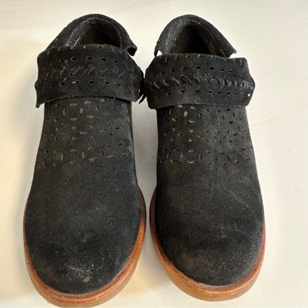 Sofft Brinkley Laser Cut Black Leather Bootie Size 7 - Picture 3 of 9
